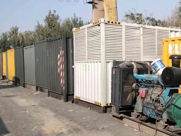 浮梁200KW柴油发电机机组每小时油耗是多少？
